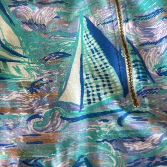 Lilly pull
Over - Picture 3 of 5